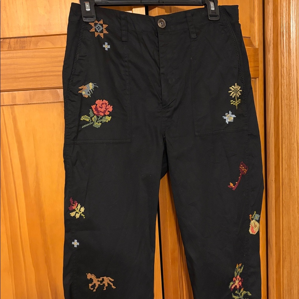 Johnny Was Black Embroidered Ankle Pants with Multicolor Floral Motifs - Picture 5 of 9